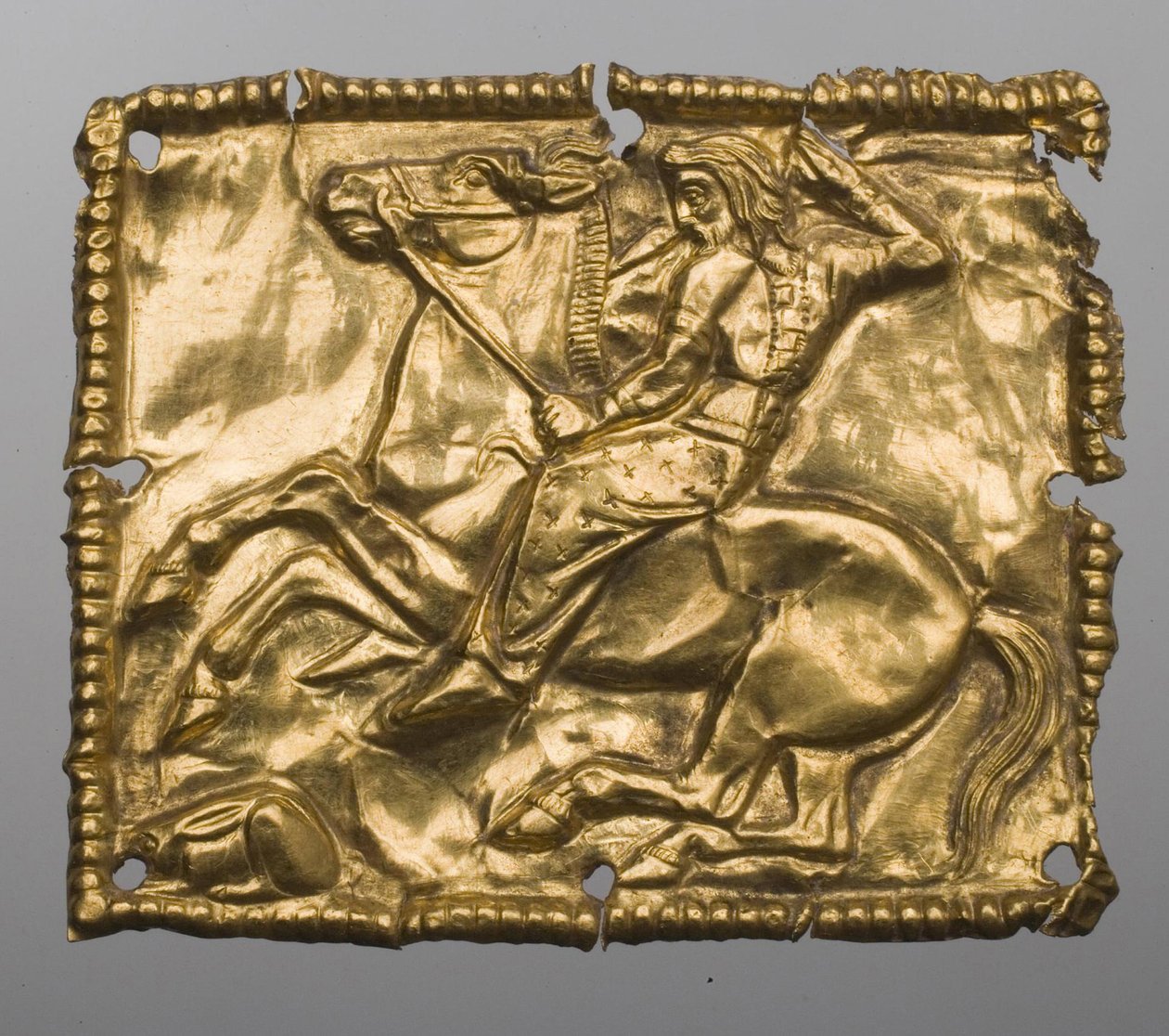 Art des steppes - skytisk kunst: Plakett som viser en jaktscene. Gull, størrelse: 5,2x4,2, 5.-4. århundre f.Kr., State Hermitage, St. Petersburg av Scythian