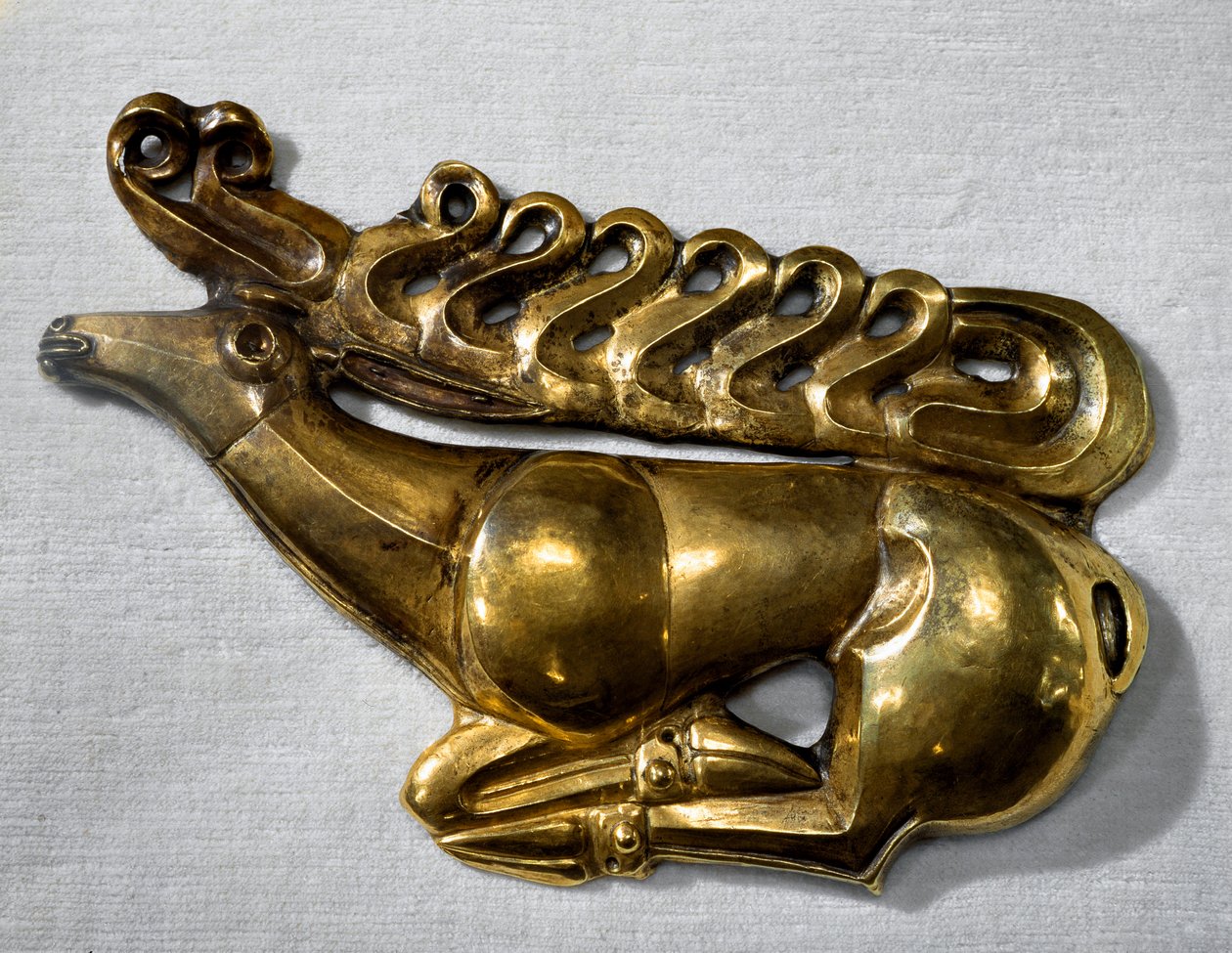 Skytisk kunst (skytisk sivilisasjon eller Skytia): skjoldemblem i form av et hjortelag. Gullobjekt fra slutten av det 7., begynnelsen av det 6. århundre f.Kr. St. Petersburg, Eremitagemuseet av Scythian