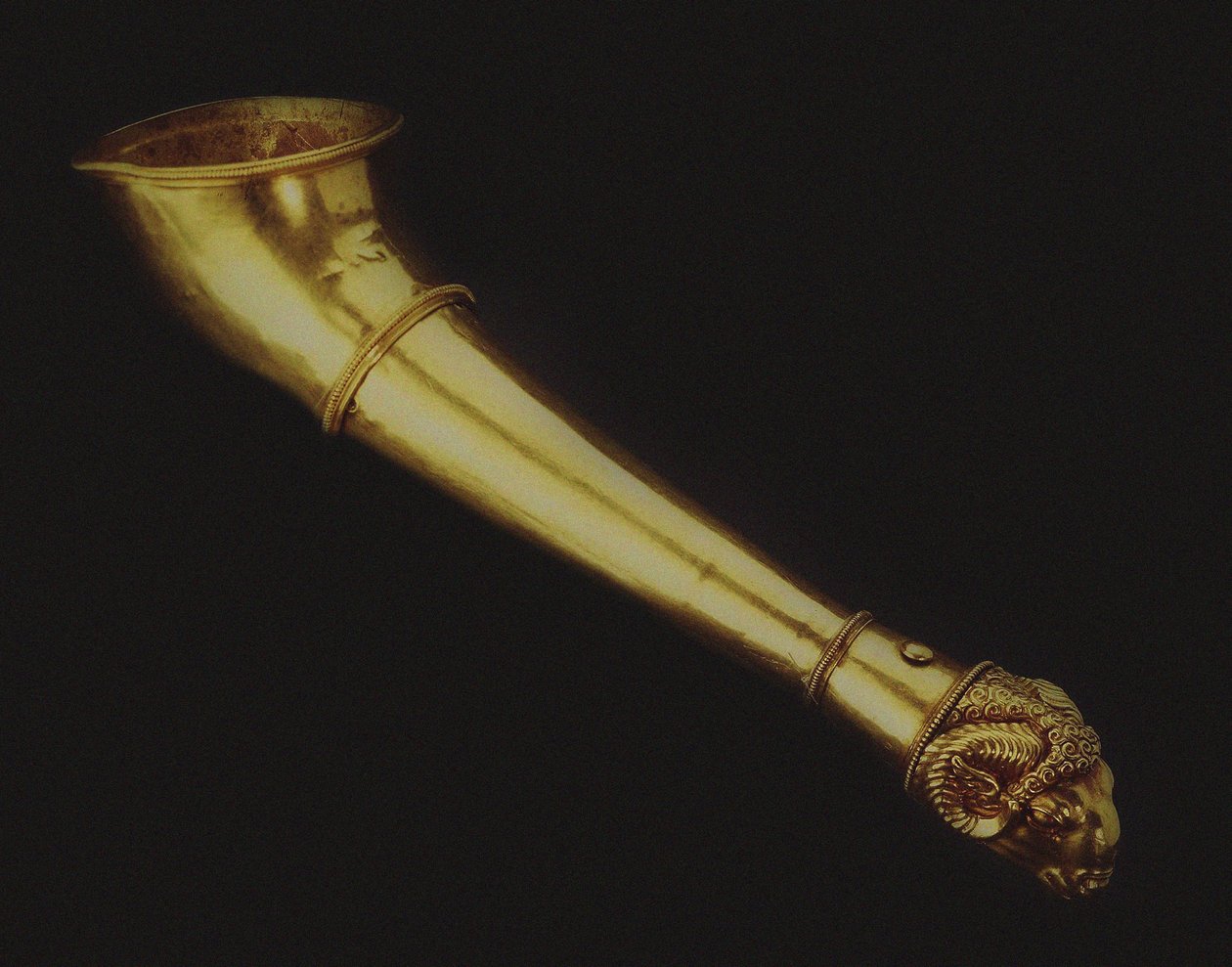Rhyton drikkehorn avsluttes i et ramshode, midten av det 5. århundre. f.Kr. av Scythian Art.