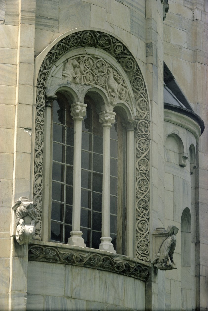Øst-vindu av Serbian School