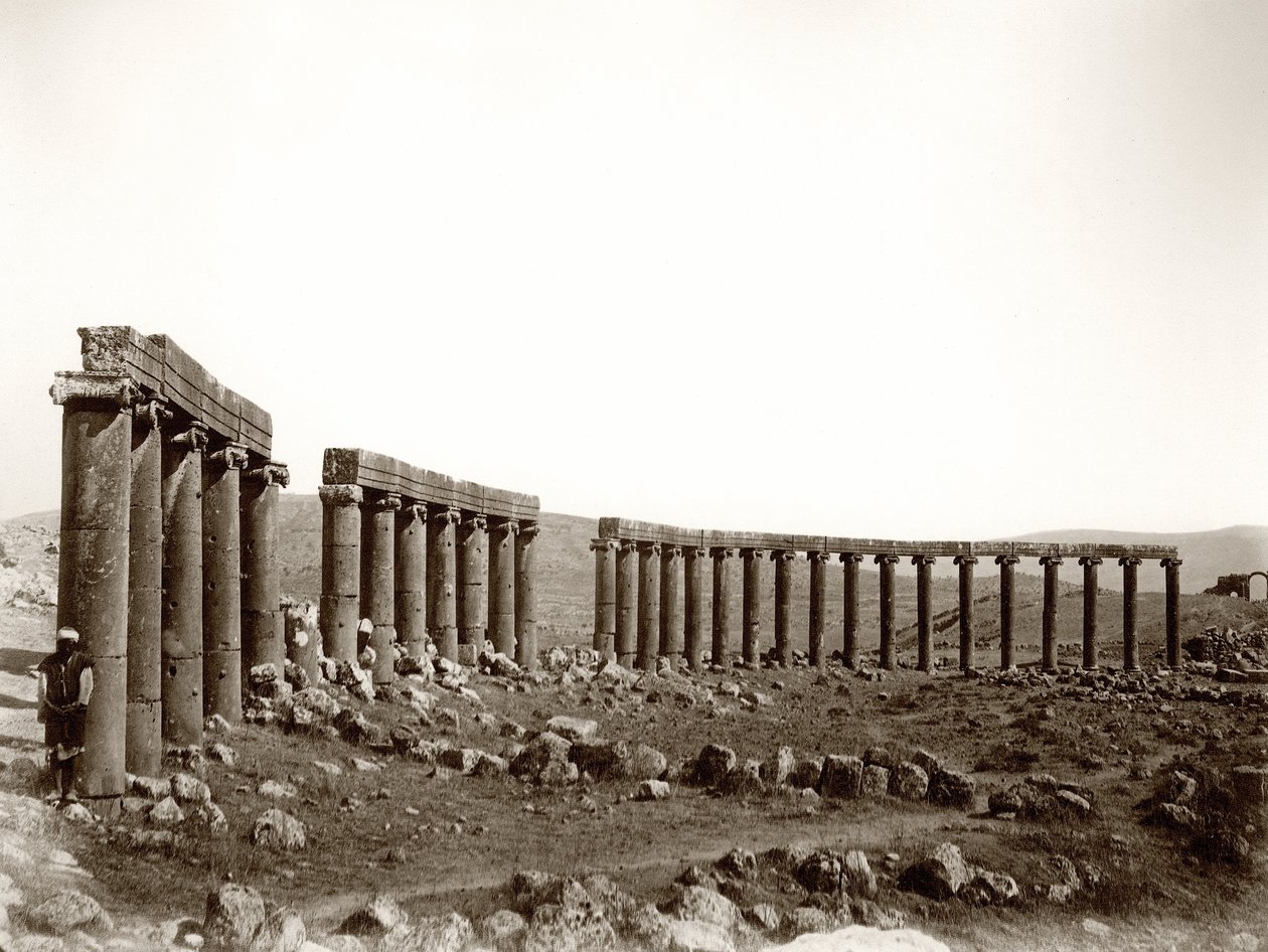 Den ovale søyleplassen fra nordvest, Jerash, 1867 av Sergeant Henry Phillips
