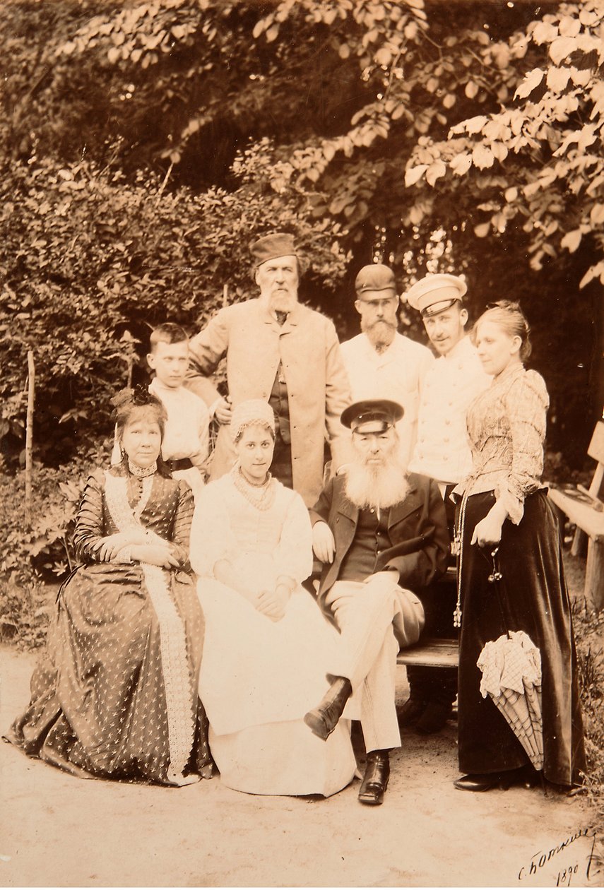 Familien til poeten Yakov Petrovich Polonsky (Iakov Petrovitch Polonski) (1819-1898) besøkte poeten Afanasy Afanasievich Fet (Foeth) (Afanassi Afanassievitch Chenchine) (1820-1892). Albumin-foto av Sergei Dmitrievich Botkin (1869-1945) av Sergei Dmitrievich Botkin