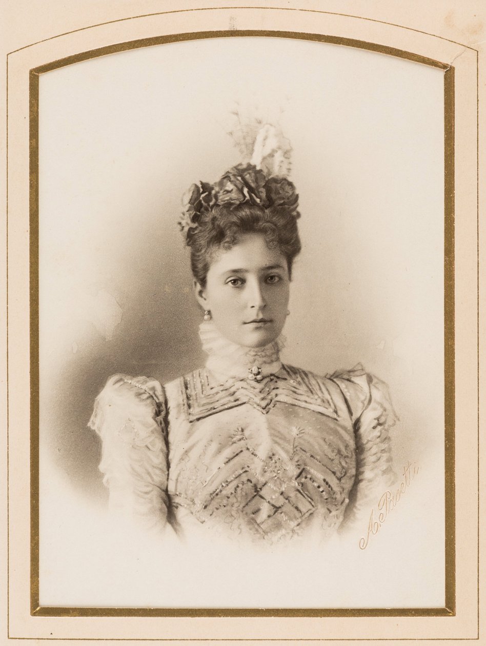 Elisabeth Fiodorovna de Russie (Elisabeth de Hesse Darmstadt) (1864-1918) - Prinsesse av Hessen ved Rhinen, storhertuginnen Elizabeth Fyodorovna av Russland, av Levitsky, Sergei Lvovich (1819-1898). Albumin bilde. Privat samling av Sergei Lvovich Levitsky