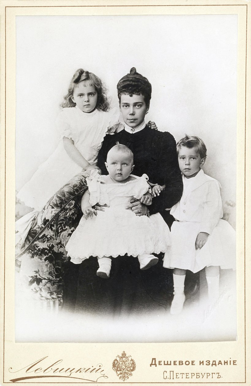 Storhertuginne Xenia Alexandrovna av Russland med barn Irina Alexandrovna, Andrei..., 1903. av Sergei Lvovich Levitsky