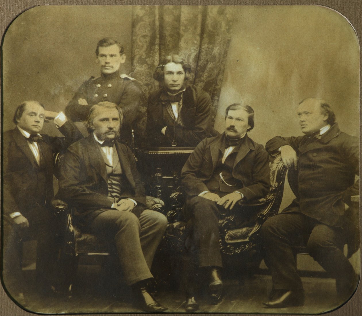 Samtidig: Ivan Goncharov, Ivan Turgenev, Leo Tolstoy, Dmitry Grigorovich, Alexander Druzhinin og av Sergei Lvovich Levitsky
