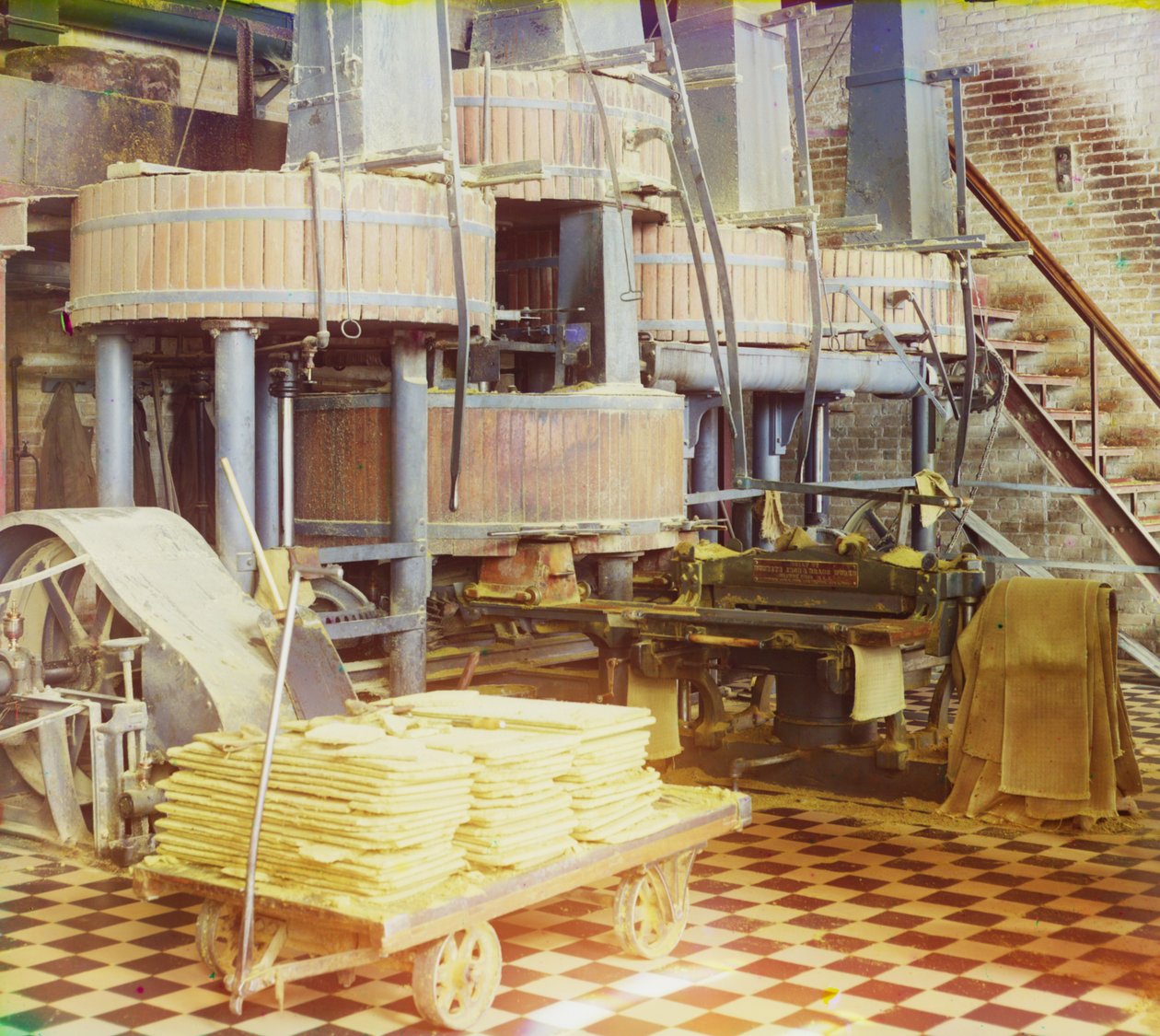 Interiør i bomullstekstilfabrikken, sannsynligvis i Tasjkent, 1905-1915 av Sergey Prokudin Gorsky