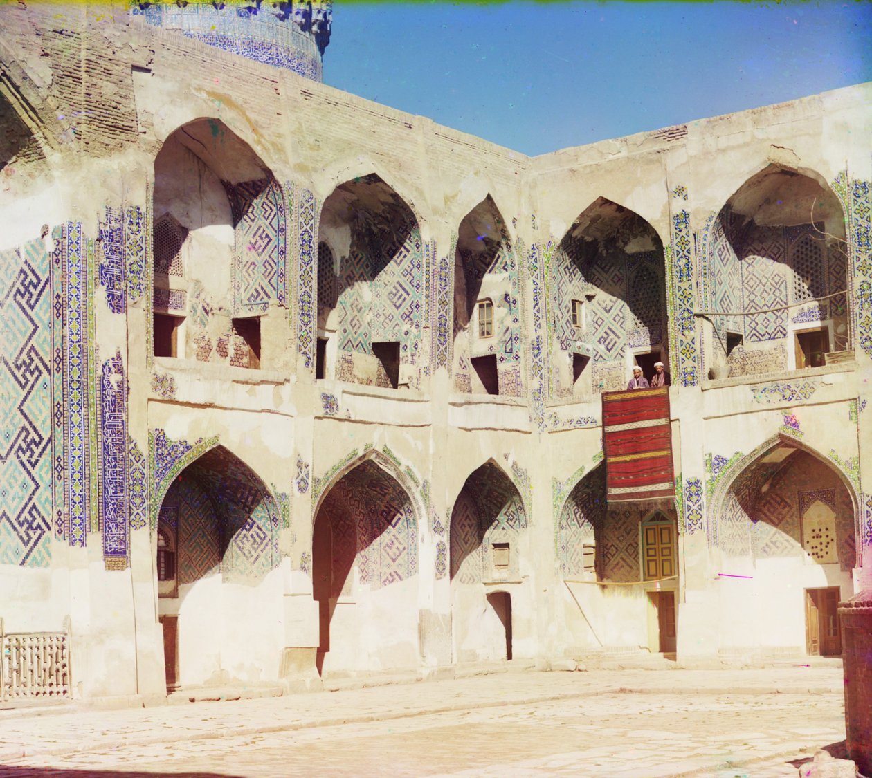 Inne i Shir-Dar-moskeen, Samarkand, 1905-1915 av Sergey Prokudin Gorsky