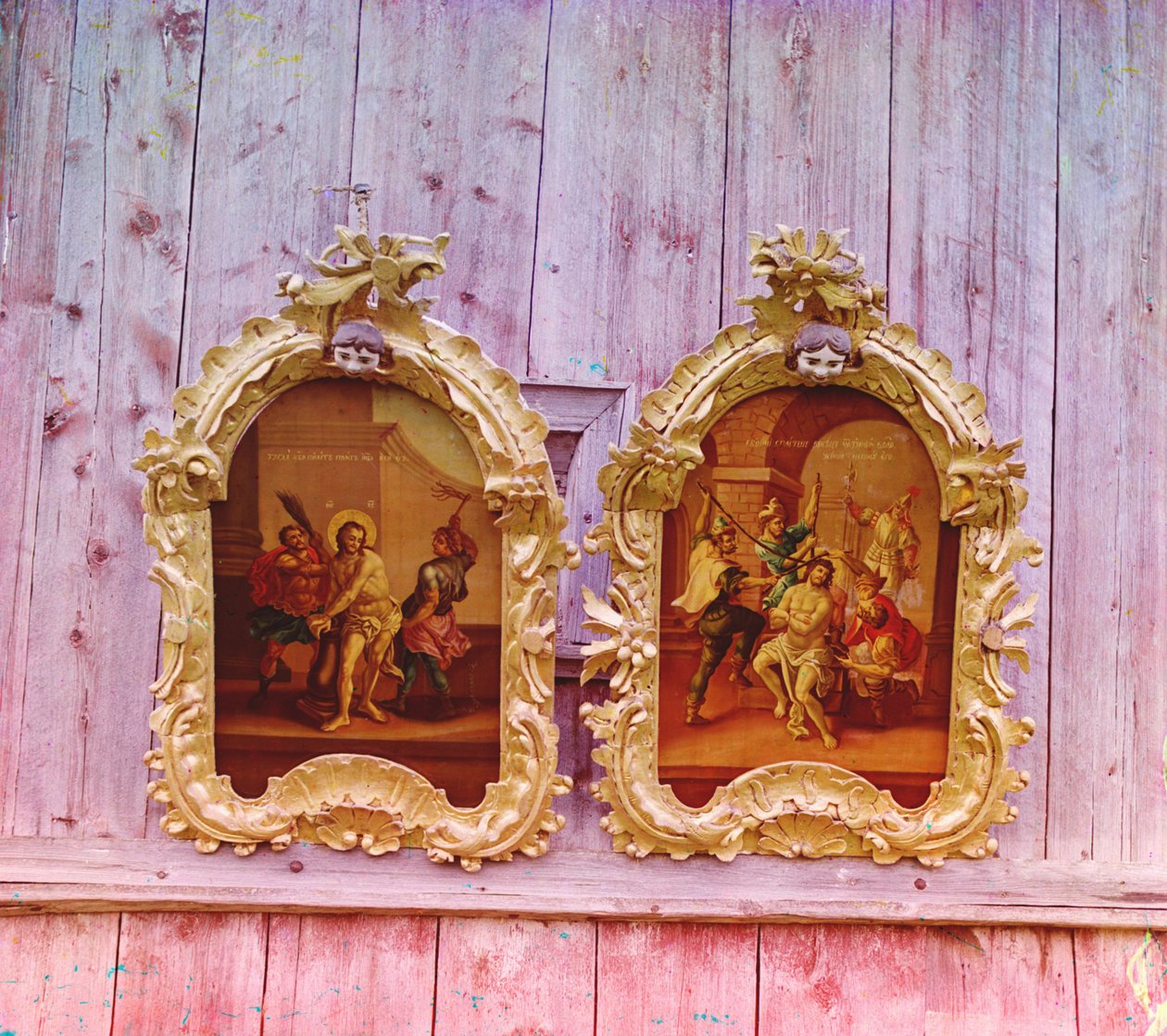 To ikoner i trekirken til profeten Elia i Belozersk, 1905-1915 av Sergey Prokudin Gorsky