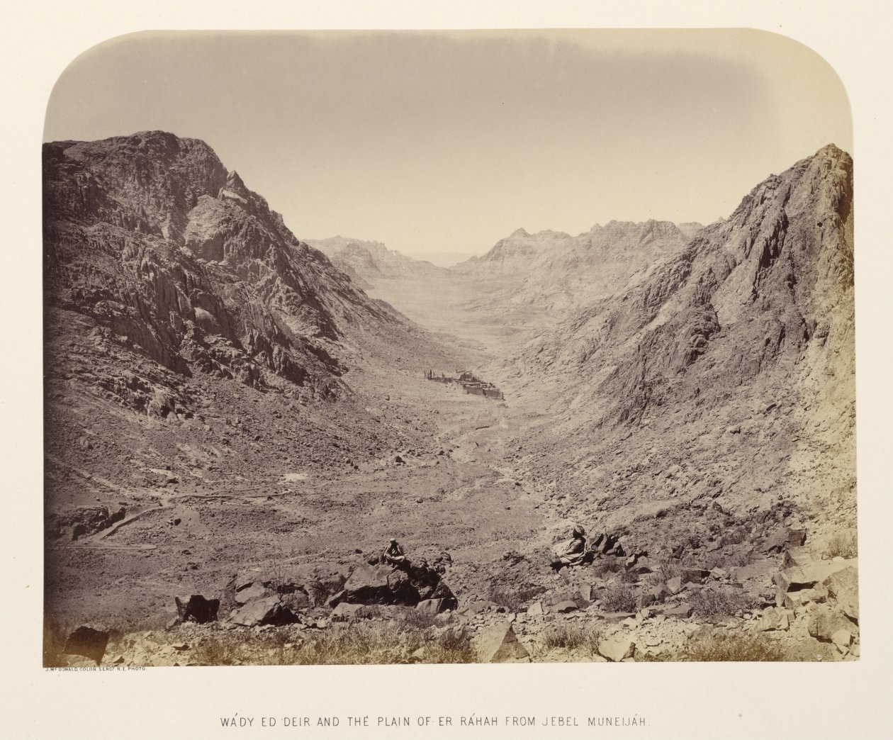 Wády Ed Deir og Er Ráhah -sletten fra Jebel Muneijáh av Sgt. James M. McDonald