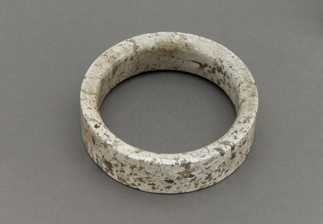 Armbånd (jade) av Shang Dynasty Chinese School