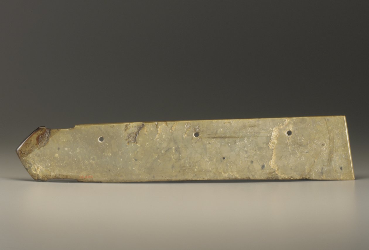 Stor klyveformet gjenstand av typen kuei (jade) av Shang Dynasty Chinese School