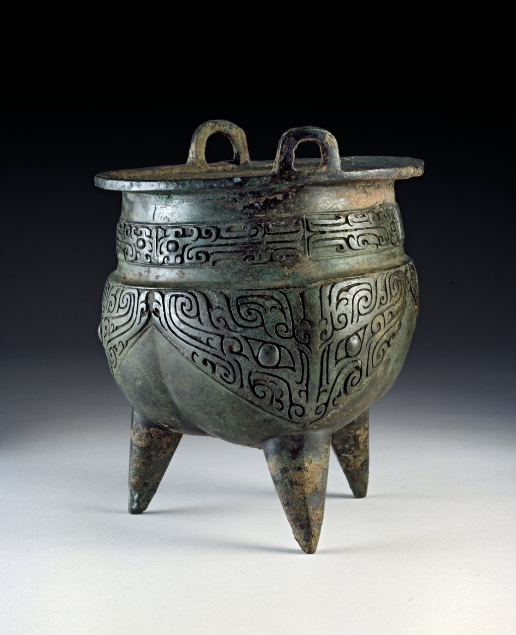 Li-fartøy, med taotie-designet, Erligang-perioden, Shang-dynastiet, ca. 1500-1050 f.Kr. (bronse) av Shang Dynasty Chinese School