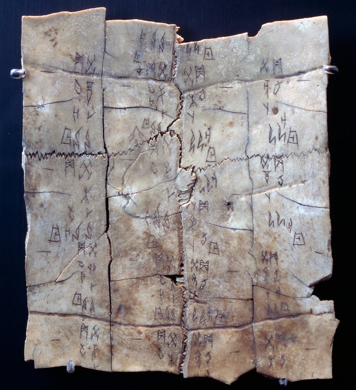 Piktogram på skilpaddeplastron med spådomstekst (skilpaddeplastron) av Shang Dynasty Chinese School