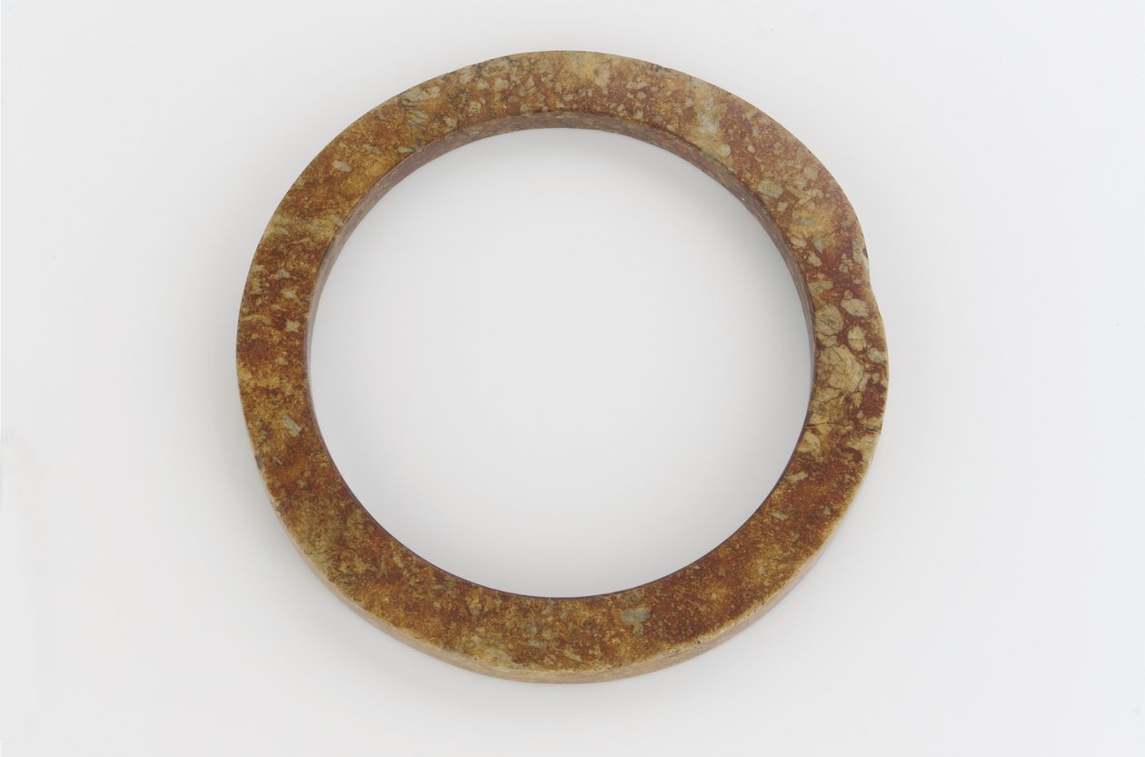 Ring (jade) av Shang Dynasty Chinese School