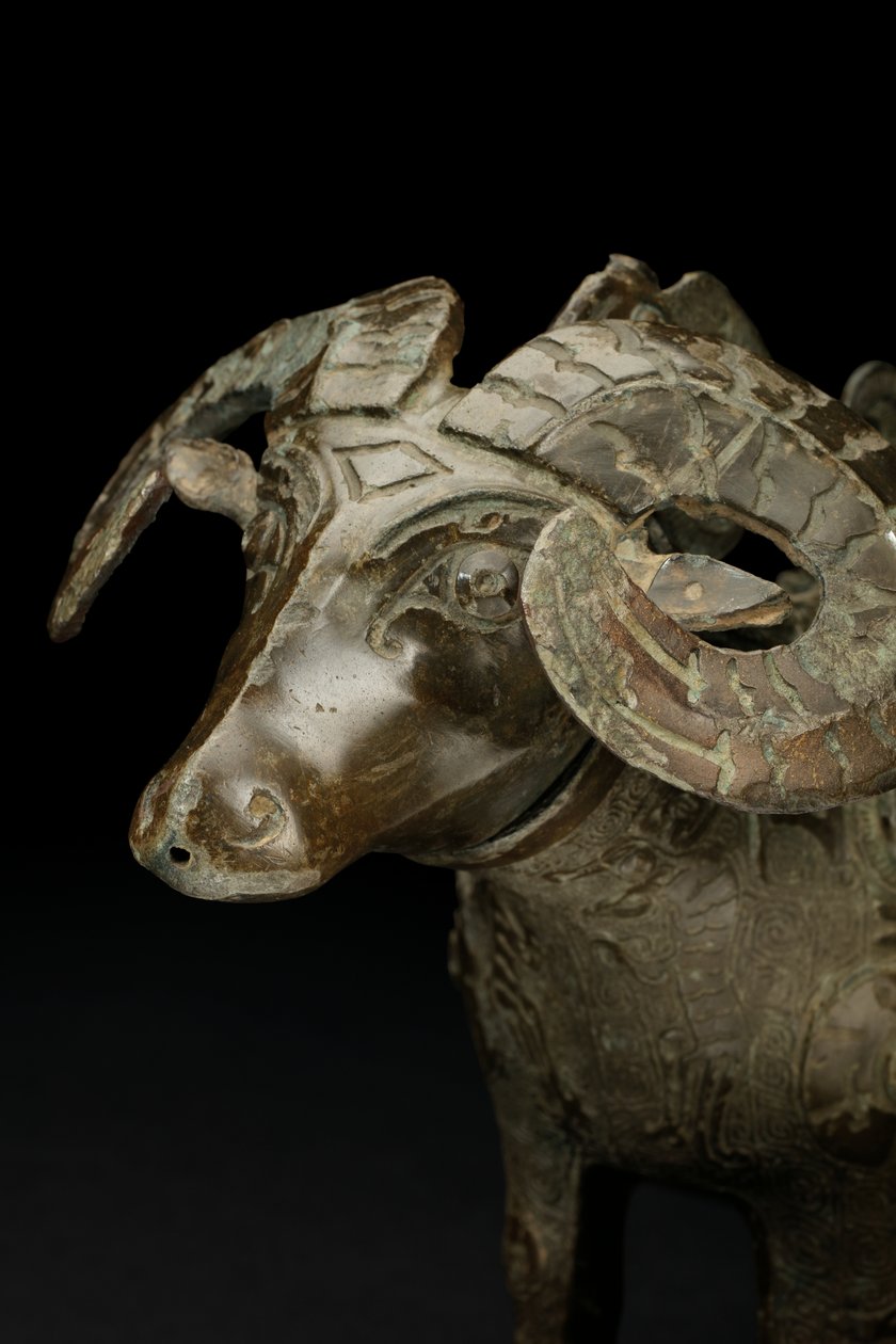 Rituell ram-formet vinkar, Gong (bronse) av Shang Dynasty Chinese School