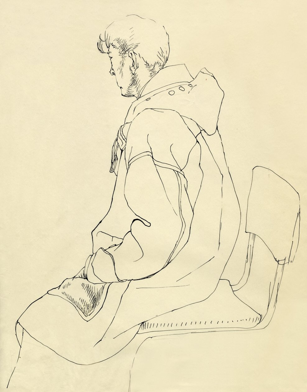 Sittende mann i duffelcoat, c1952. av Shirley Markham