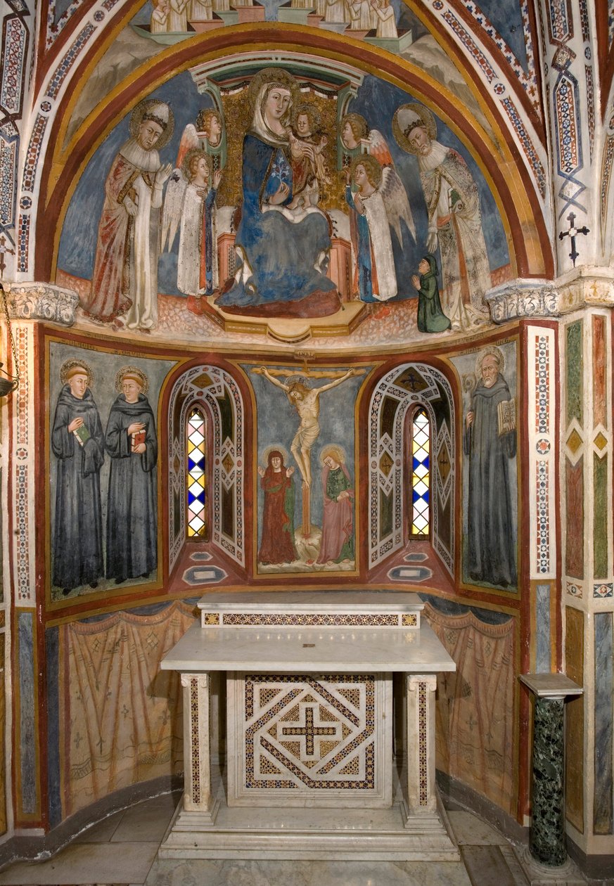 Jomfru og barn og korsfestelse (etter restaurering). Freske av skolen i Siena. 1300-tallet. Jomfruens kapell. Klosteret Saint Benedetto (Sacro Speco), Subiaco (Roma), Italia av Sienese School