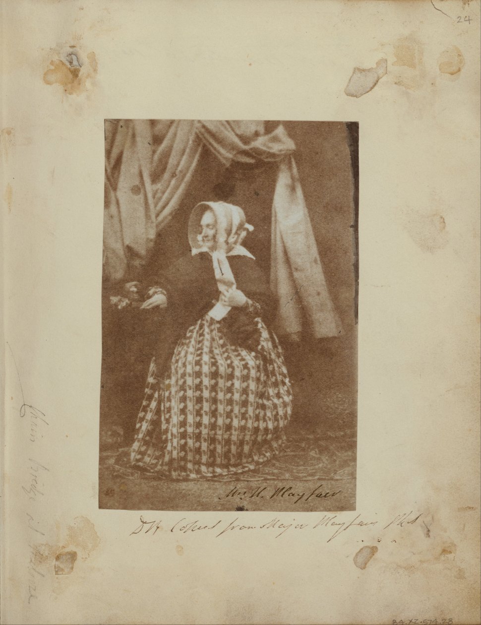 Fru Hugh Playfair. av Sir Hugh Lyon Playfair