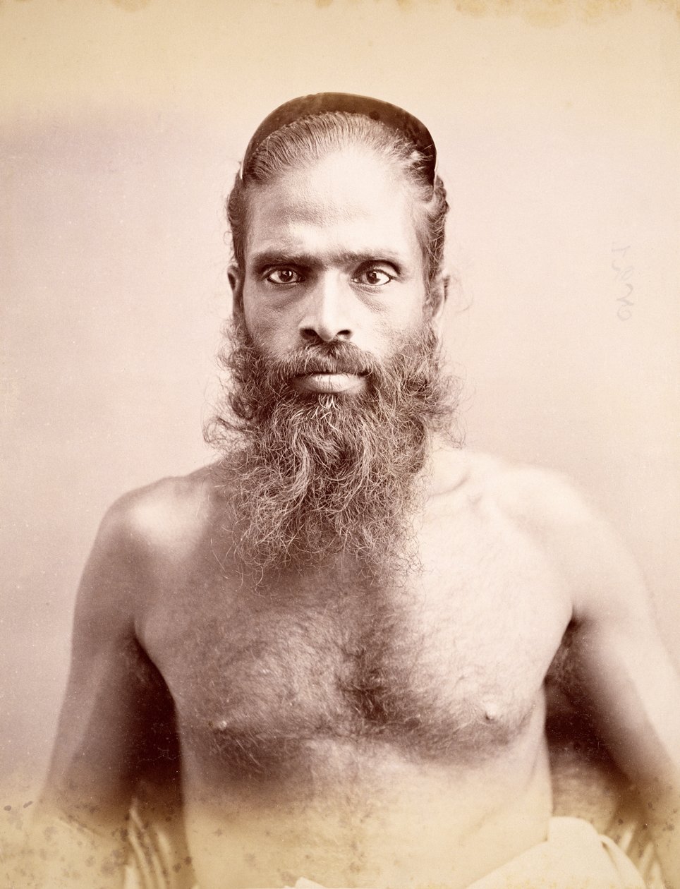 Singalesisk mann, utgitt ca. 1880 (albumtrykk) av Skeen and Co.