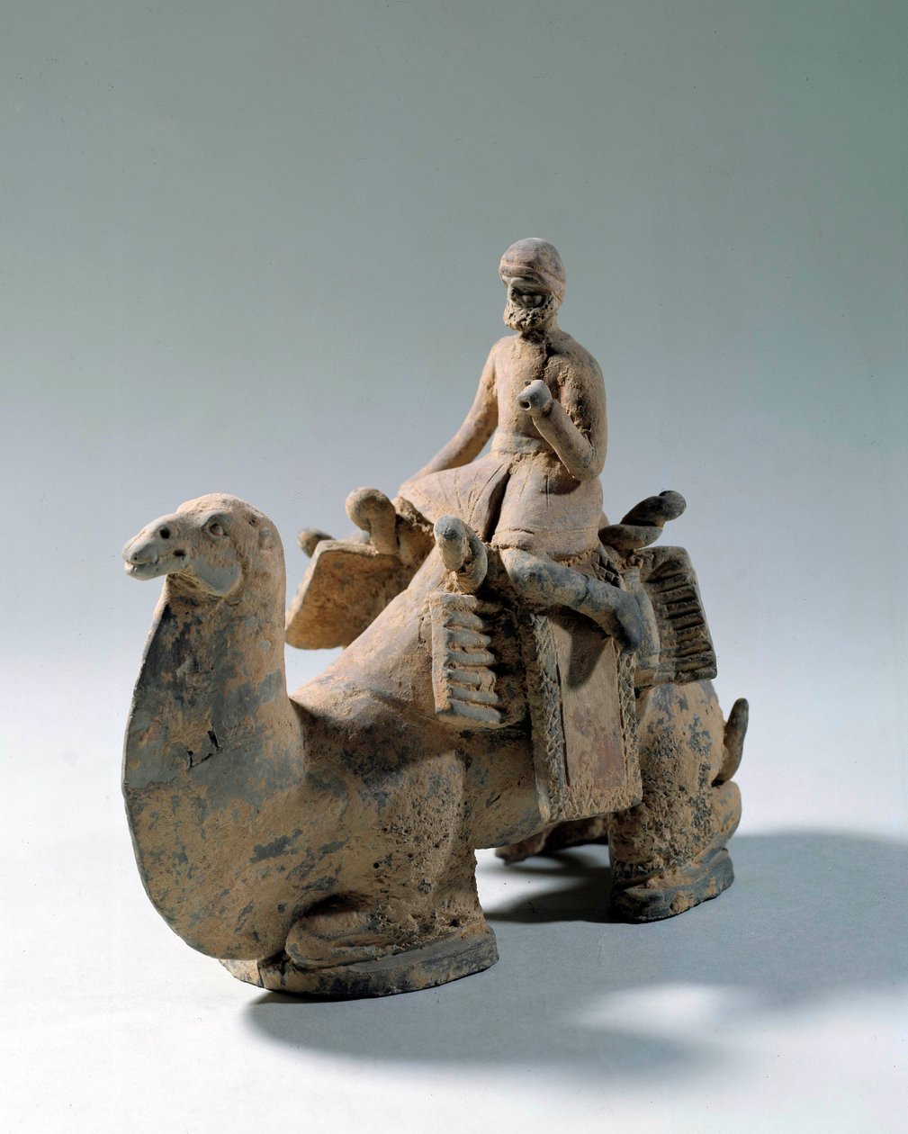 Sogdisk sivilisasjon: "" kamel og kamel, transport av silke""" Terracotta begravelsesstatue. 5. eller 6. århundre. Paris, Cernuschi-museet av Sogdian Sogdian