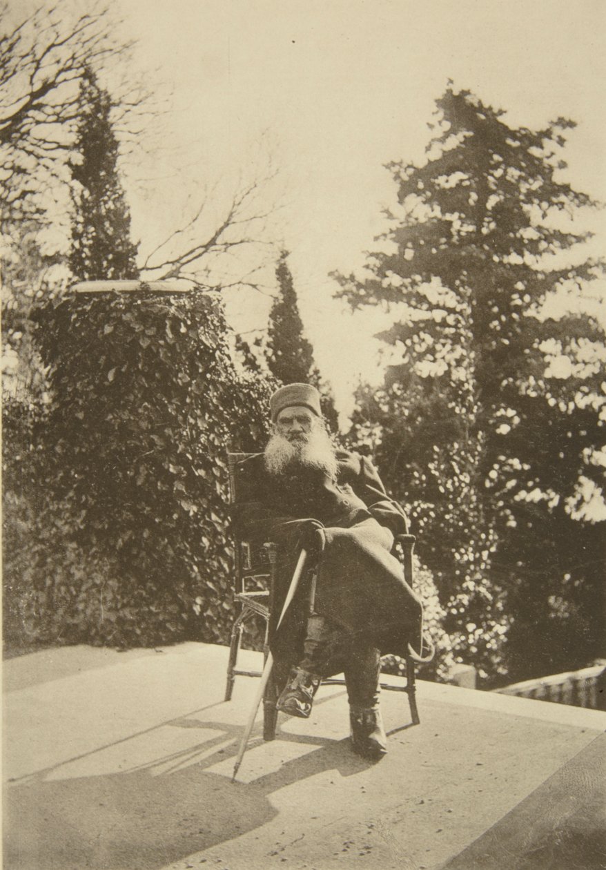 Den russiske forfatteren Leo Tolstoy, Gaspra, Krim, Russland, 1902. av Sophia Andreevna Tolstaya