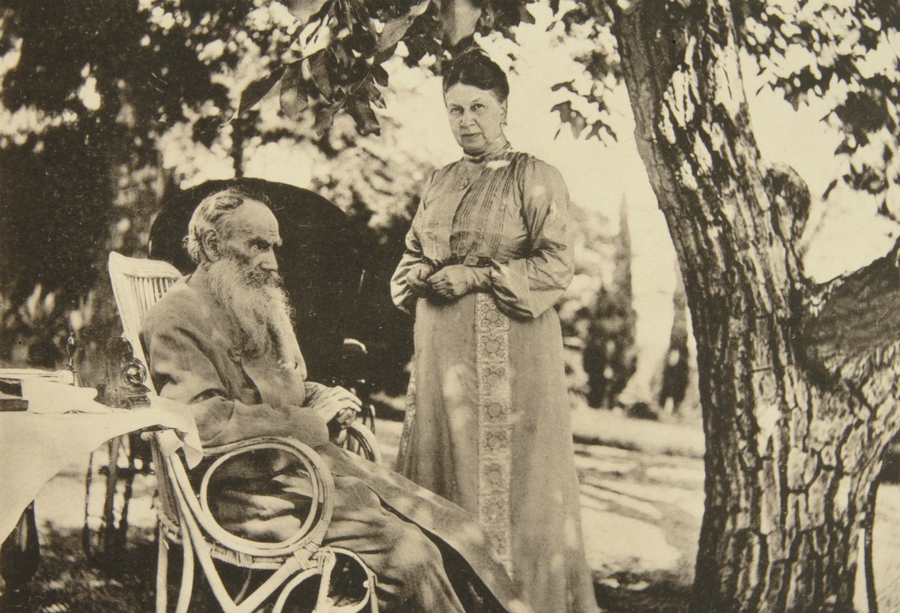 Den russiske forfatteren Leo Tolstoj og hans kone Sophia ved Svartehavet, Krim, Russland, 1902 av Sophia Andreevna Tolstaya