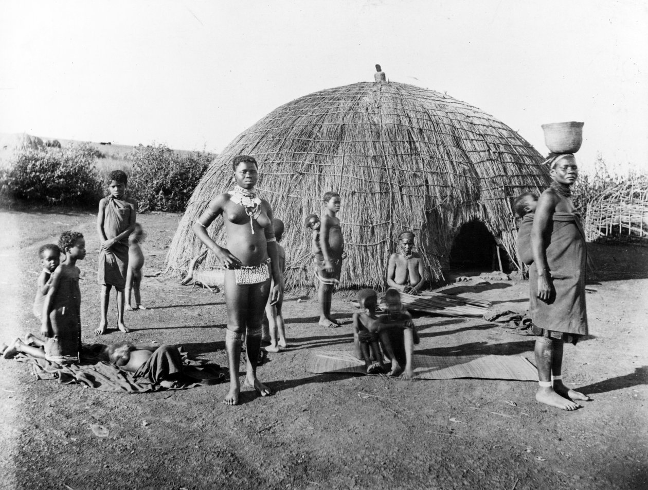 Å lage matter i Zululand, ca. 1895 av South African Photographer