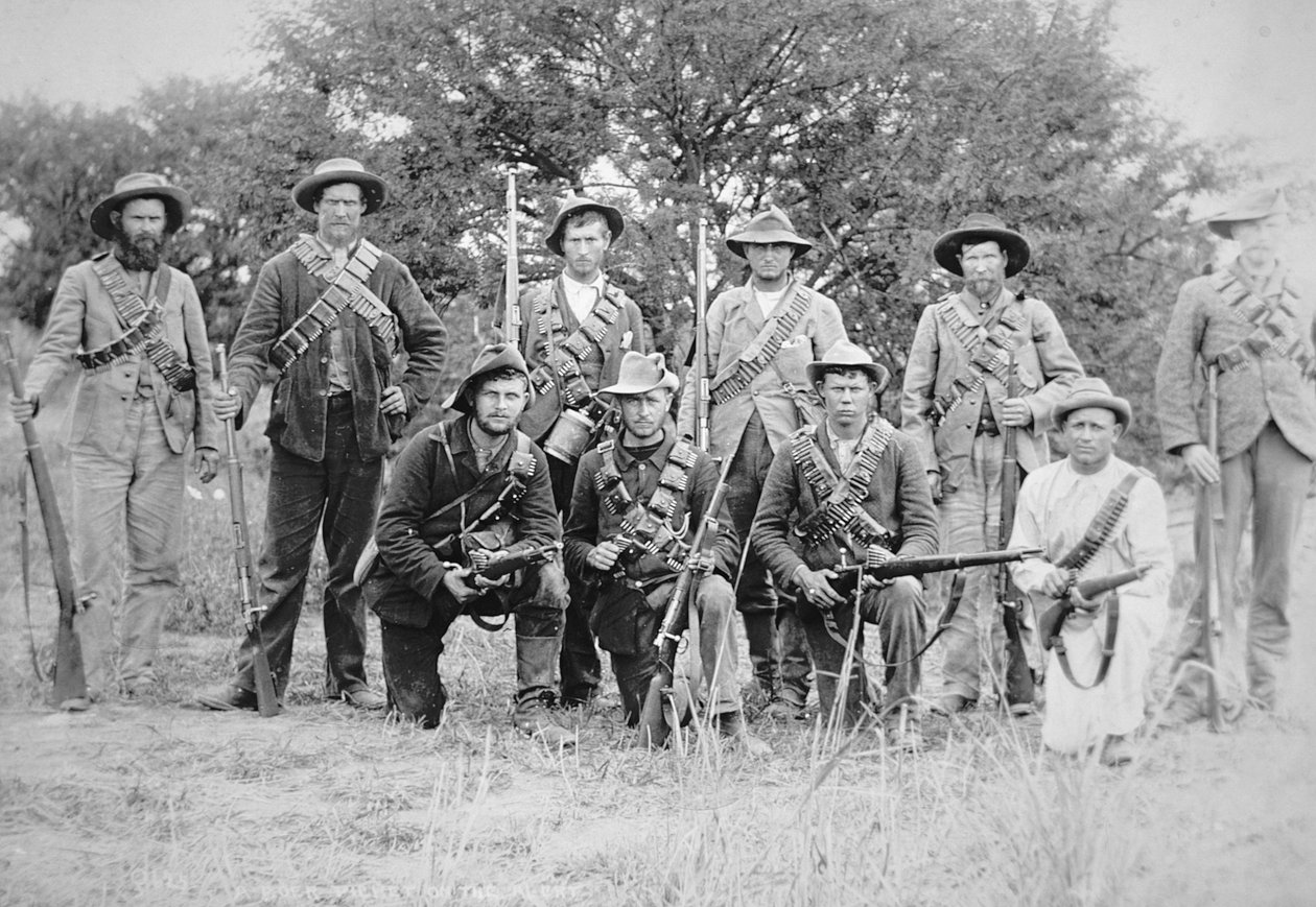 Boer-kommandoer bevæpnet med den tyske Mauser-riflen modell 1895 (s/hv-bilde) av South African Photographer
