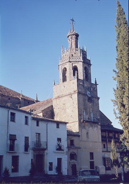 Utsikt over kirken Santa Maria la Mayor av Spanish School