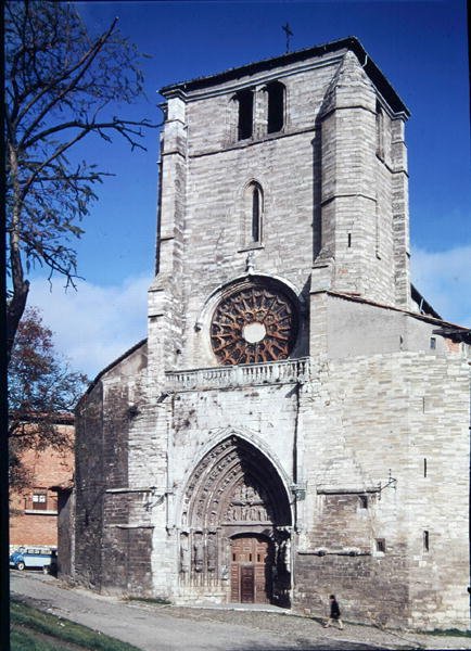 Vestfasade av kirken San Esteban, bygget 1280-1350 av Spanish School