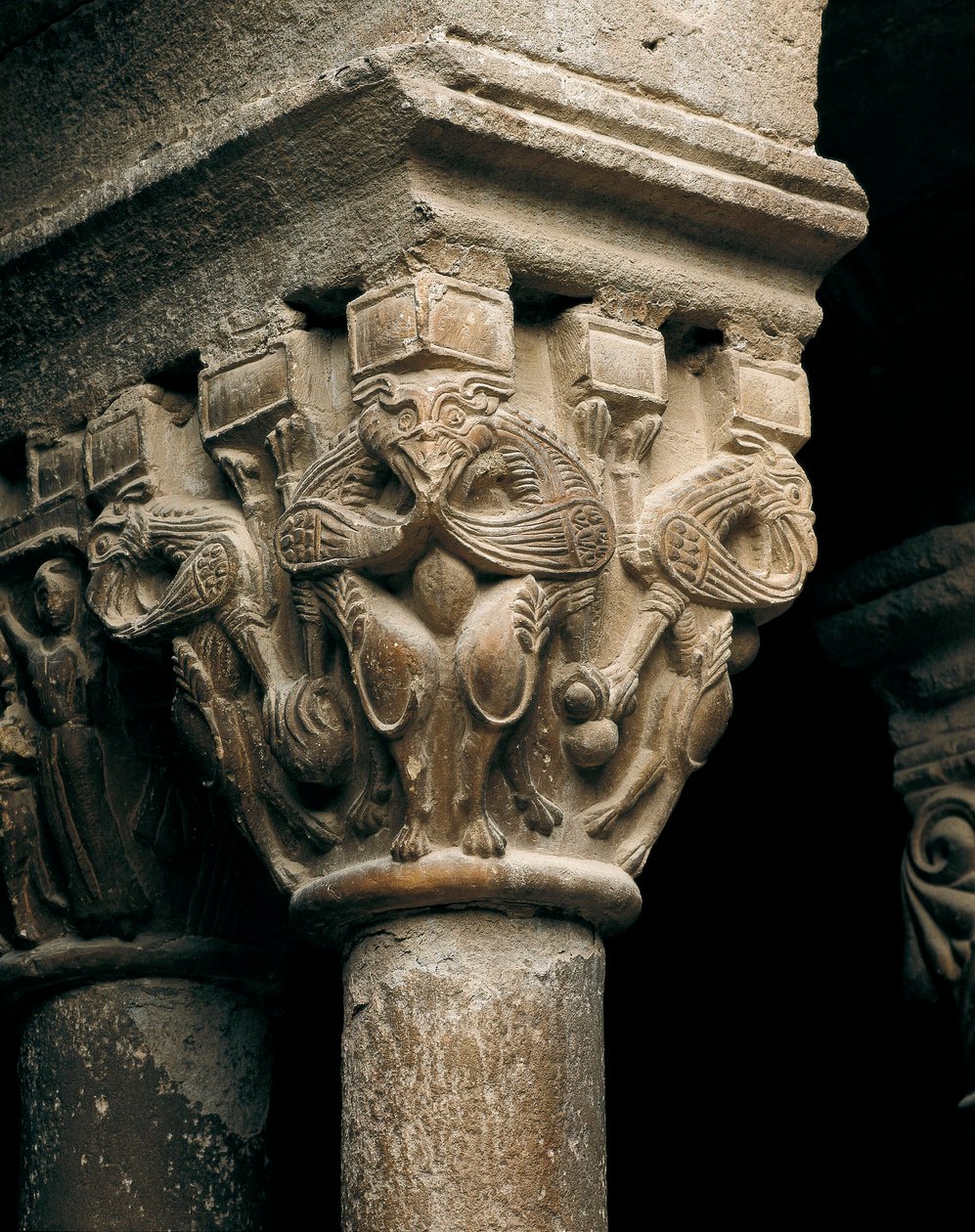 Hovedstad i en kolonne, fra kirken Santa Maria de l