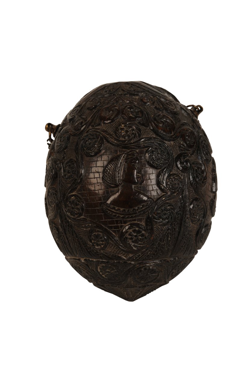 Utskåret kokosnøttpulverkolbe bugbear, spansk kolonial, ca. 1800 (kokosnøtt) av Spanish School
