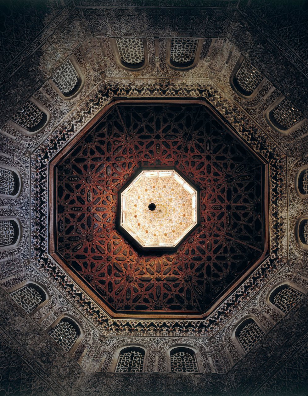 Taket på Madrasaen i Granada, Spania, bygget i 1349 (bilde) av Spanish School