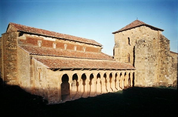 San Miguel de Escalada-kirken, grunnlagt i 913 av Spanish School