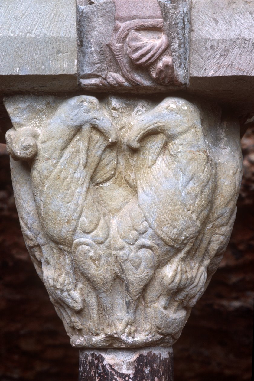 Detalj av en arkadehovedstad med skulptur av to fugler (bilde) av Spanish School