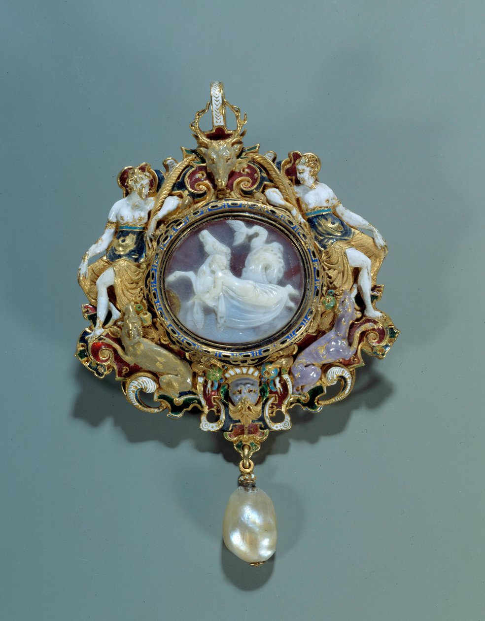 Smykker: anheng emalje på gull rund med en camee. 1550-1575. Dim. 0,12x0,72 m. Paris, Louvre-museet av Spanish School