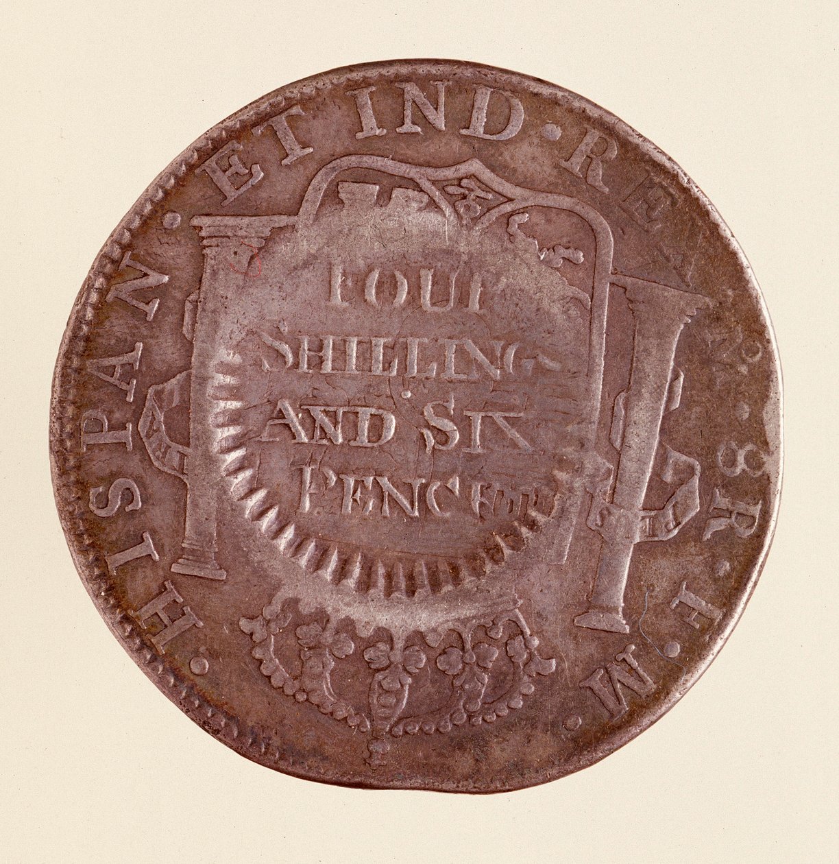 Sølvmynt (8 realer) fra Spania: Karl IIIs regjeringstid (1759-1788). 1777 med motmerke av 1787. Diam. 3,9 cm Napoli, museo archeologico av Spanish School
