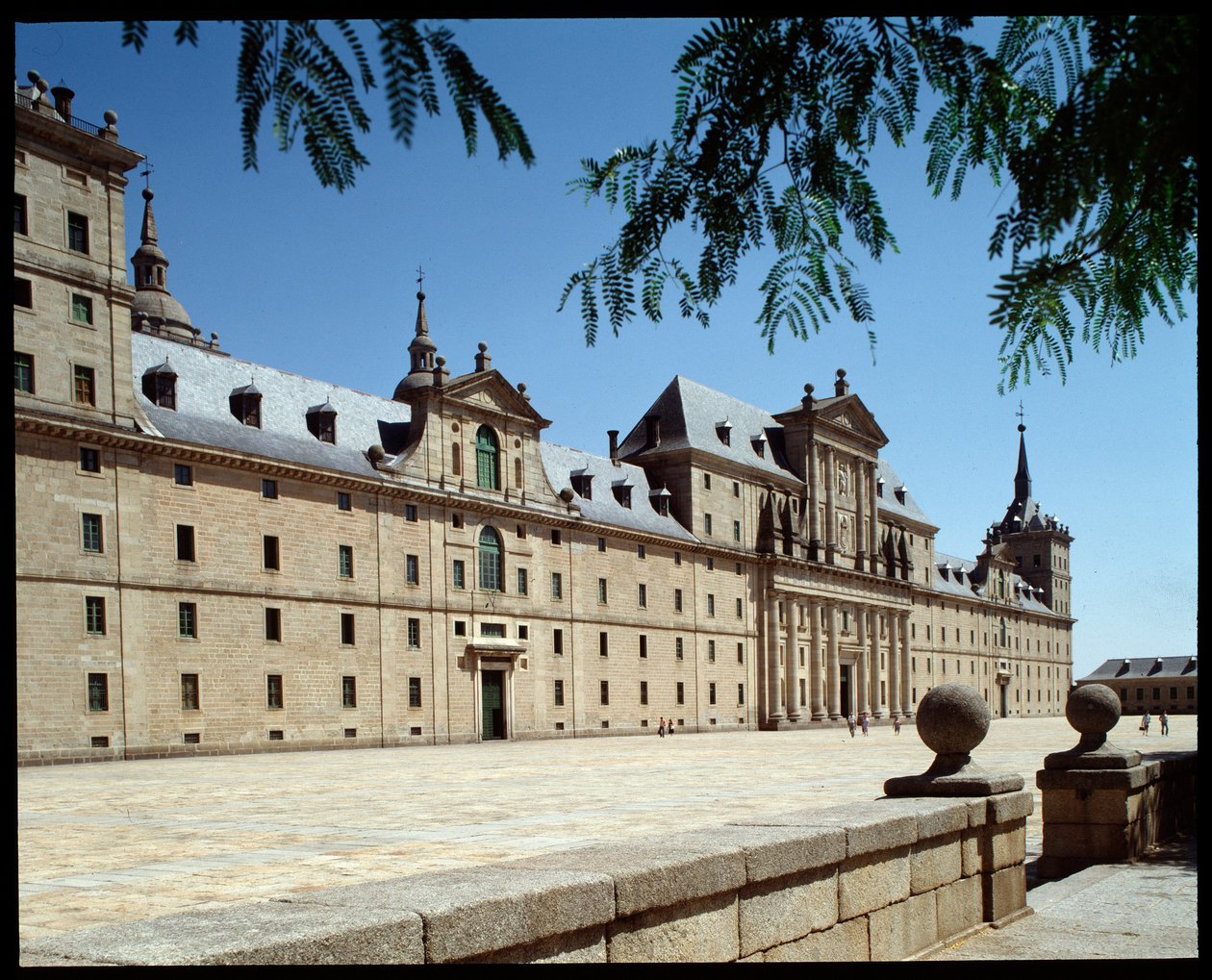 Utsikt over klosteret og Royal Seat av Spanish School