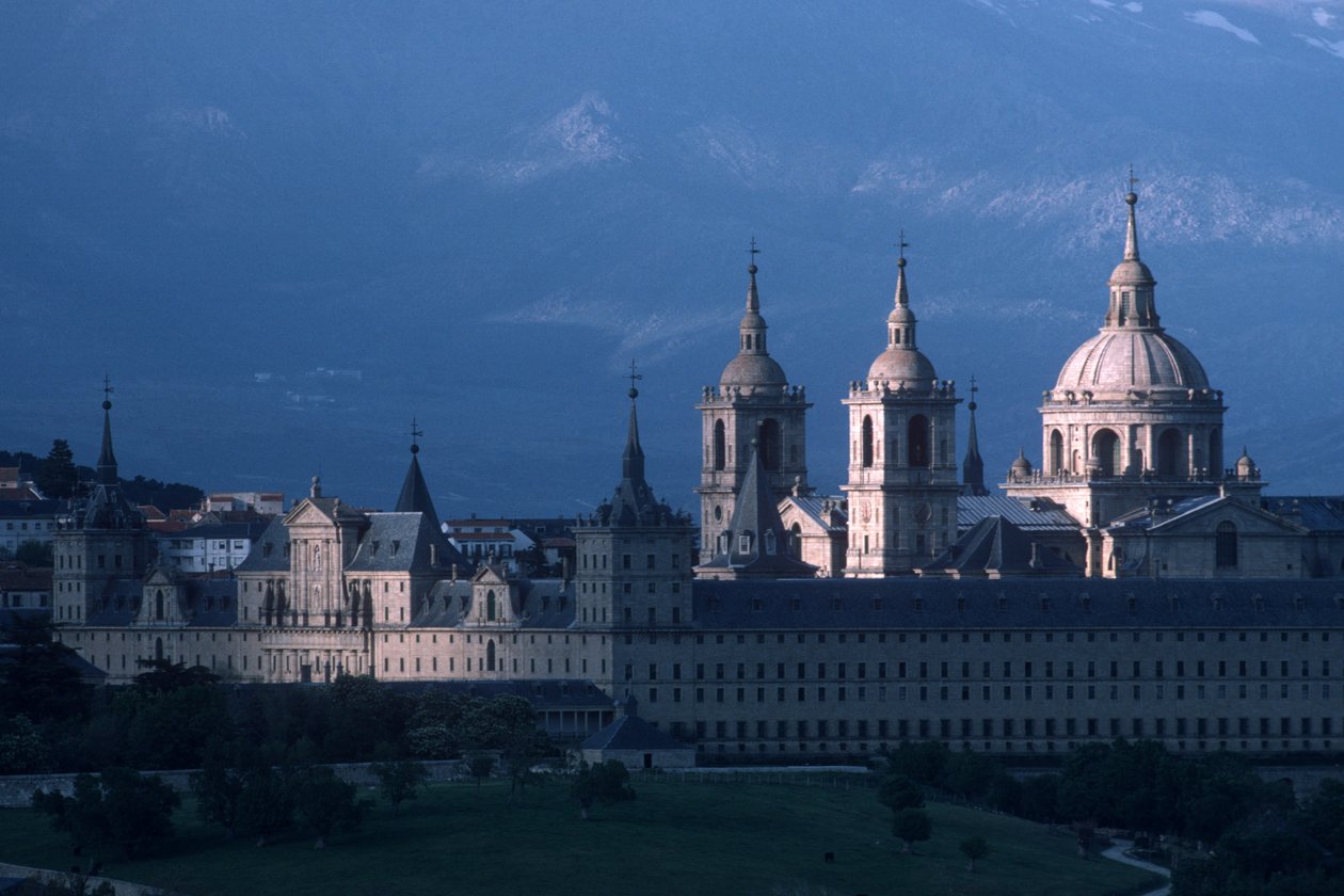 Utsikt over klosteret San Lorenzo de El Escorial av Spanish School