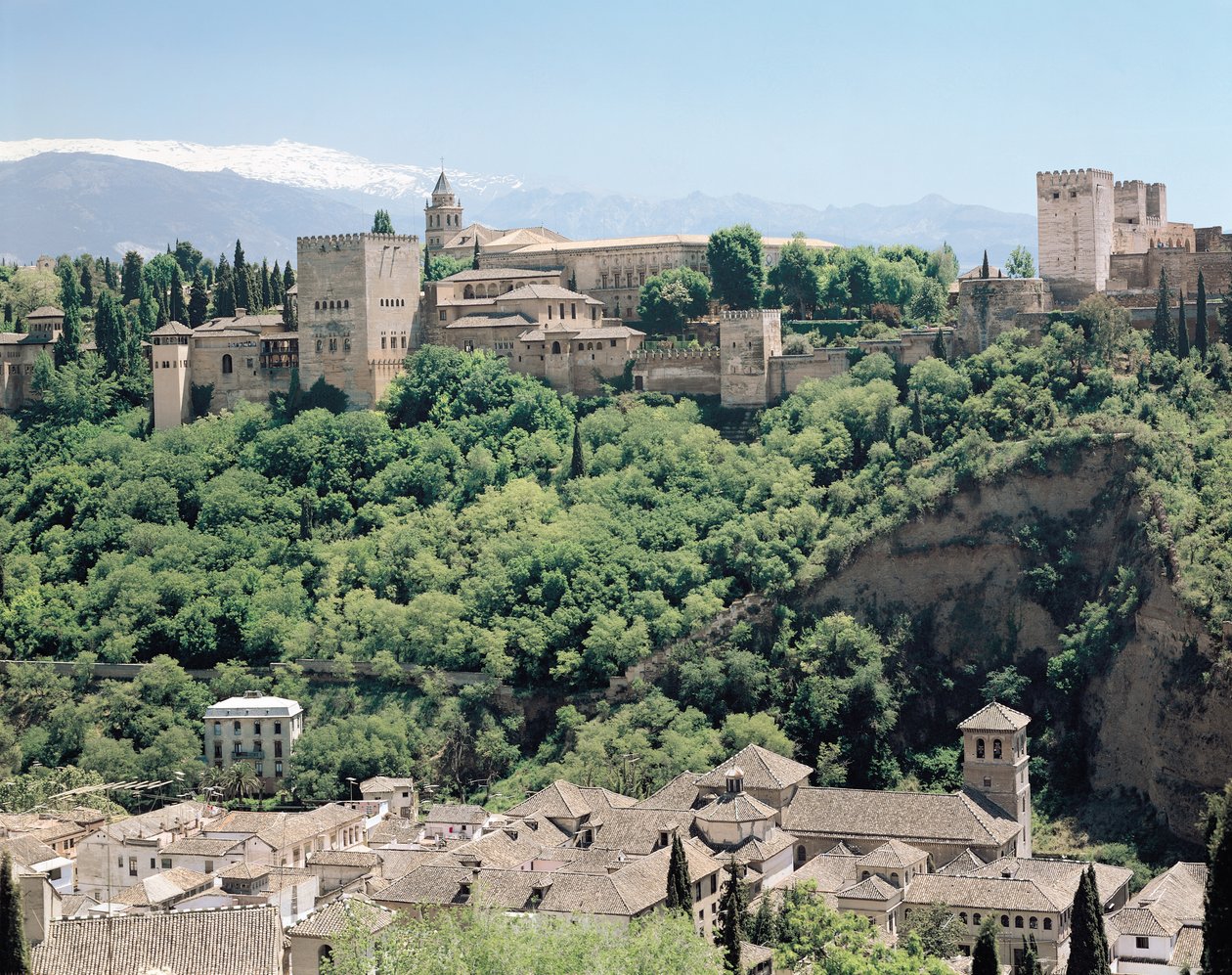 Utsikt over Alhambra-palasset fra nord-øst, 1300-1500-tallet av Spanish School