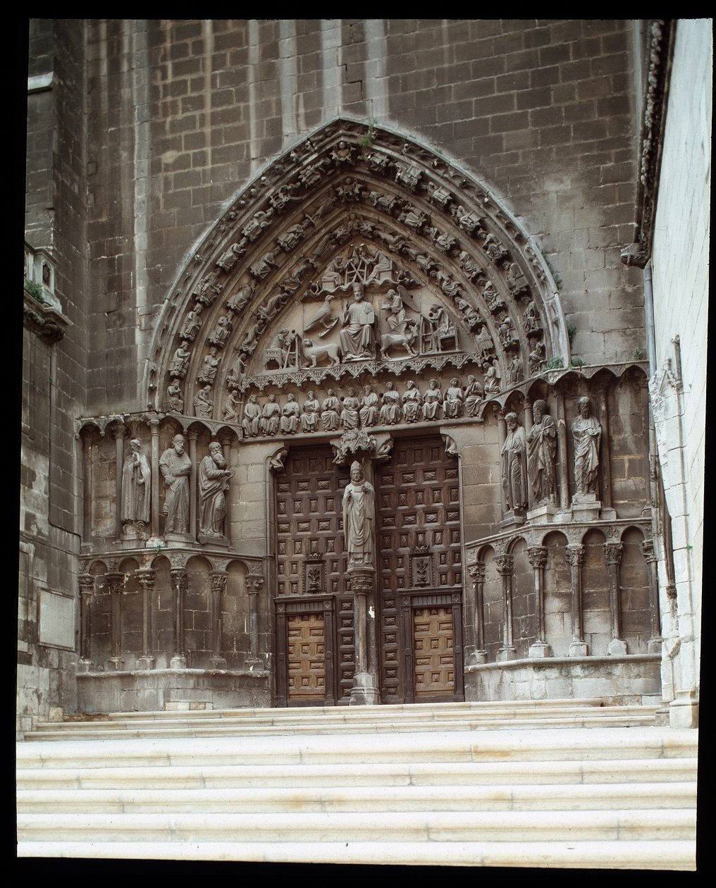 Utsikt over sakramentalportalen (Sarmental) til Cathedrale Santa Maria (Santa Maria) i Burgos av Spanish School