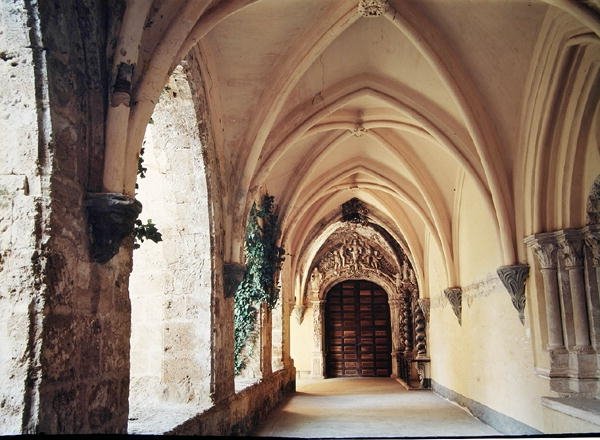 Utsikt over klosteret til klosteret, grunnlagt i 1194 og flyttet til det nåværende stedet i 1218 av Spanish School