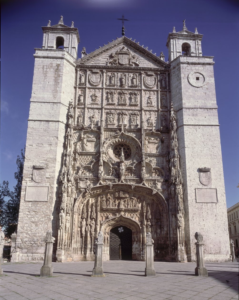 Vestfasaden til San Pablo-kirken, bygget fra 1400- og 1600-tallet av Spanish School
