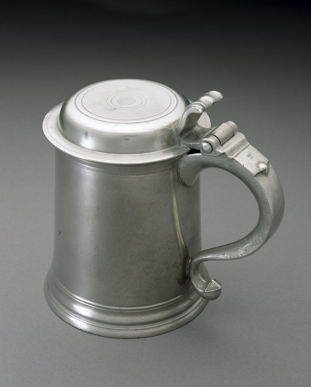 Tankard, ca. 1820-1827 (tinn) av Spencer Stafford