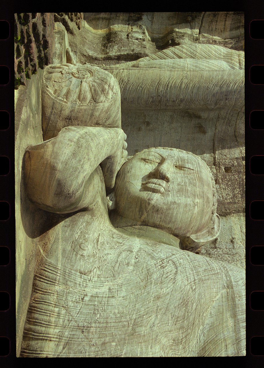 Liggende Buddha, Gal Vihara (granitt) (detalj) av Sri Lankan