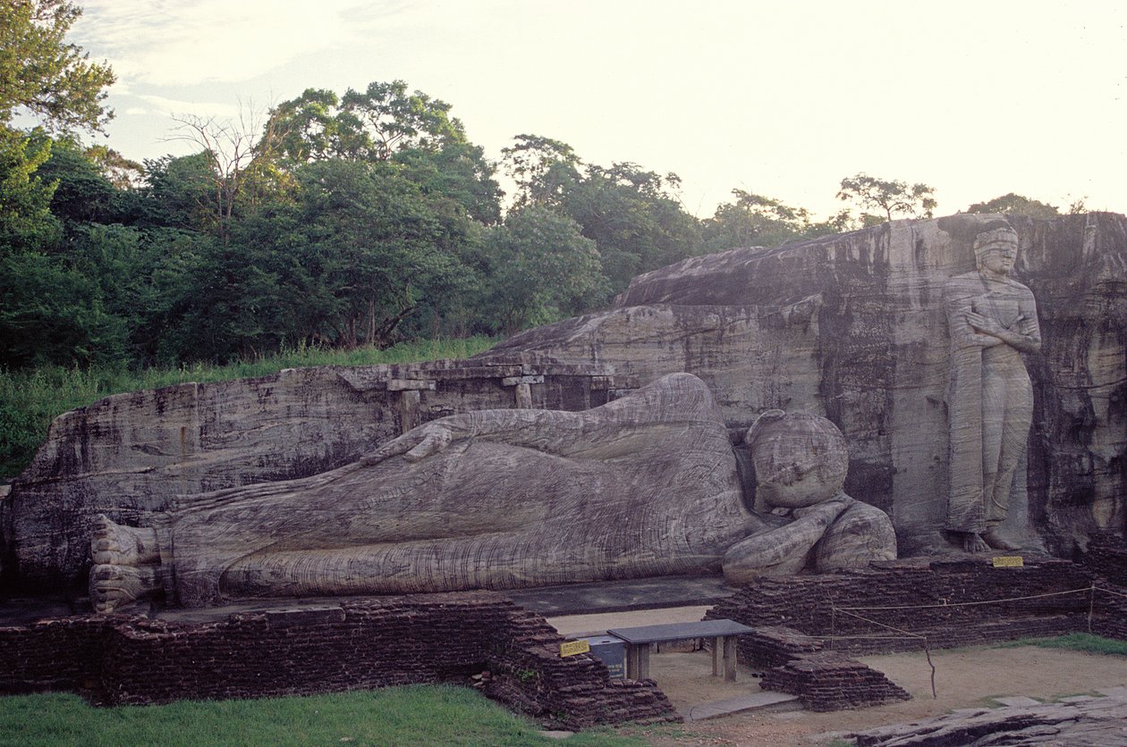 Stående og liggende Buddha, Gal Vihara (granitt) av Sri Lankan