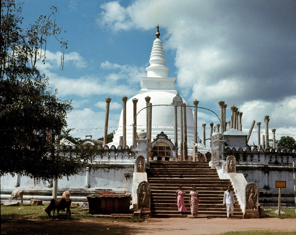 Utsikt over Thuparamaya dagoba av Sri Lankan School