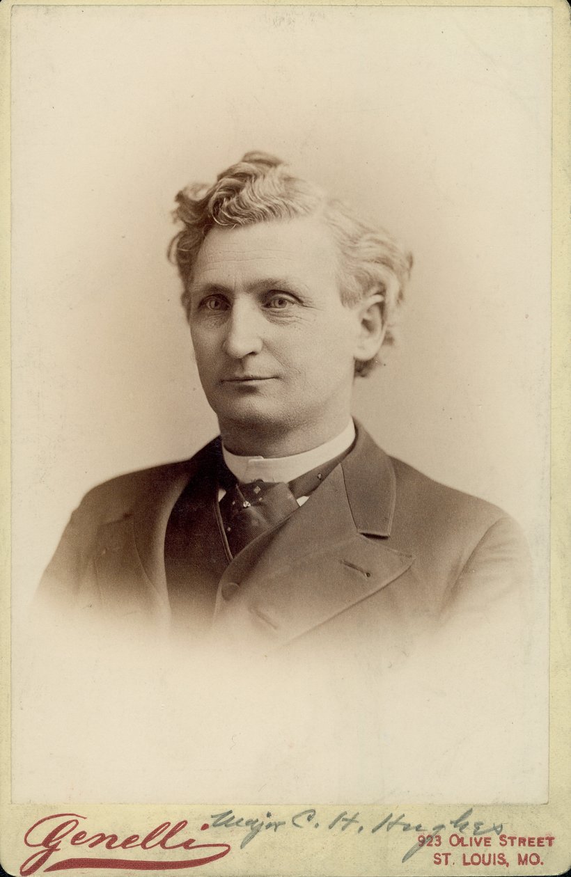 Byste portrett av Dr. Charles Hamilton Hughes iført dress av St. Louis Genelli