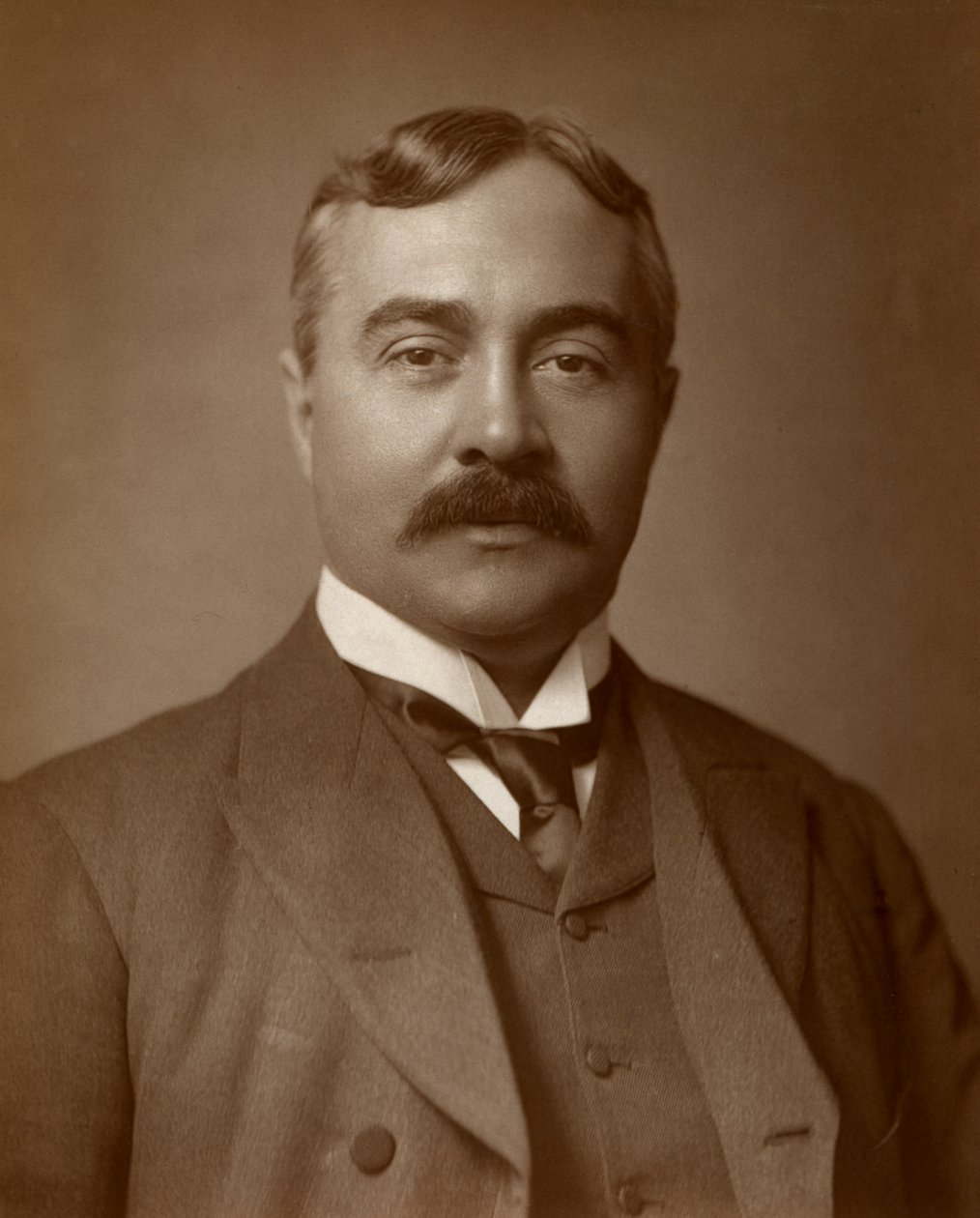 Herbert Standing , britisk skuespiller, 1883 av St James
