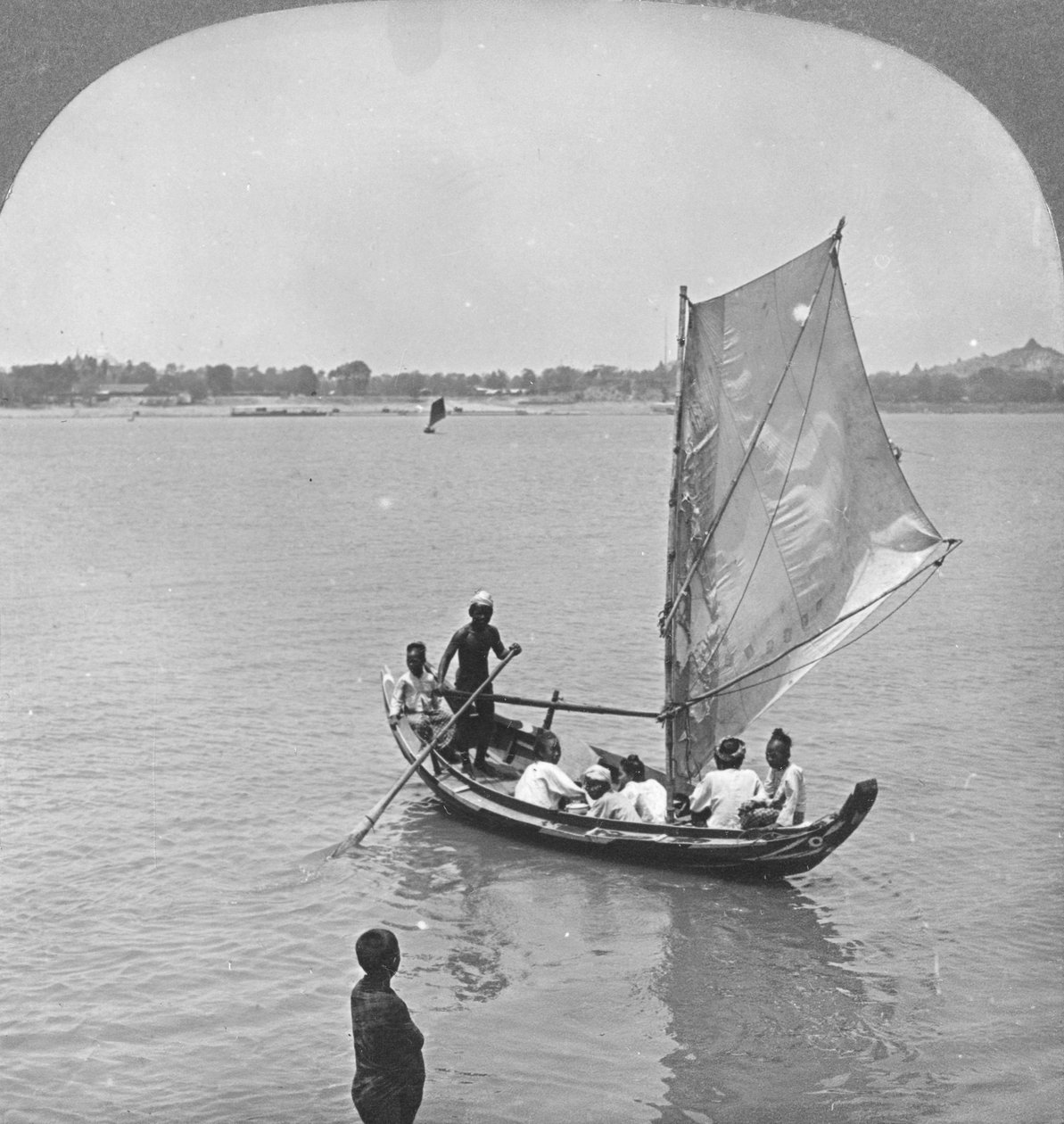 En seilbåt på Irrawaddy-elven, Burma, 1908 av Stereo Travel Co